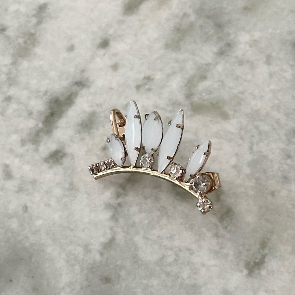 Sparkly Ear Cuff Gold & White Stones - Statement Earrings- Costume Jewelry - Picture 3 of 12